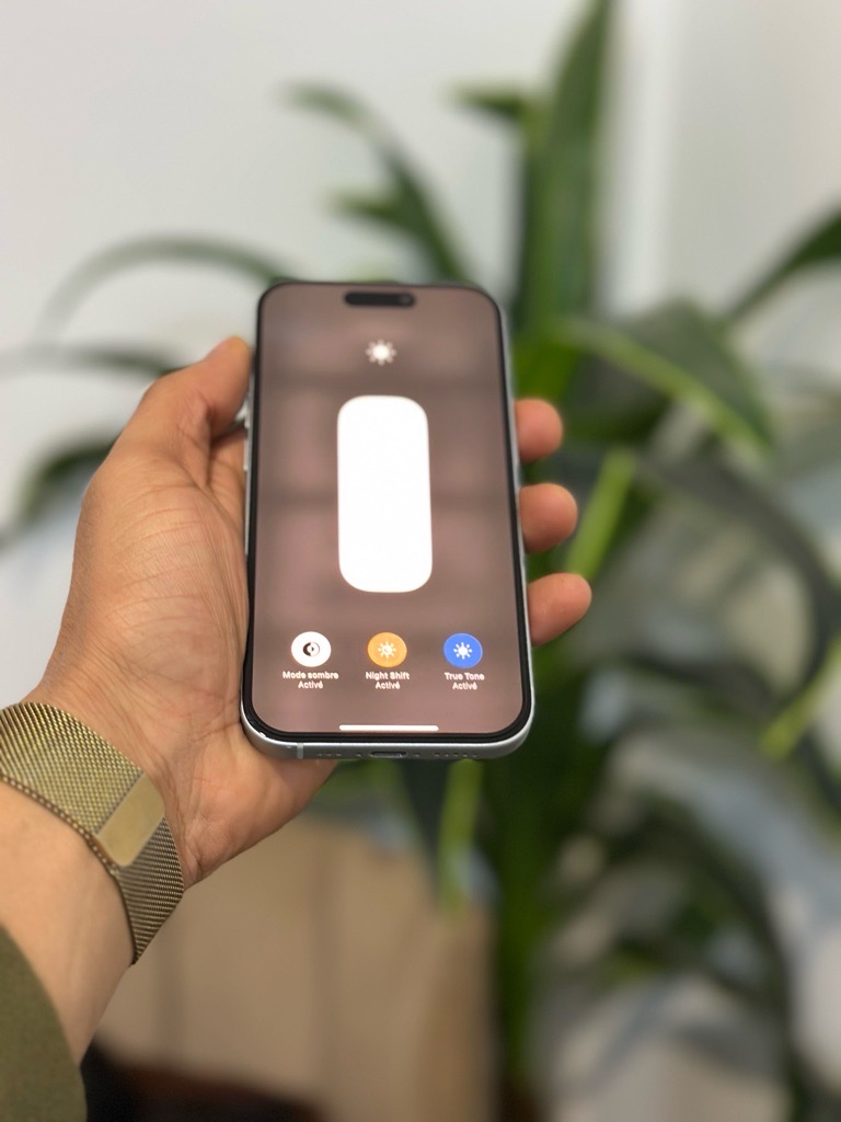 Iphone 15   90%    128GB 