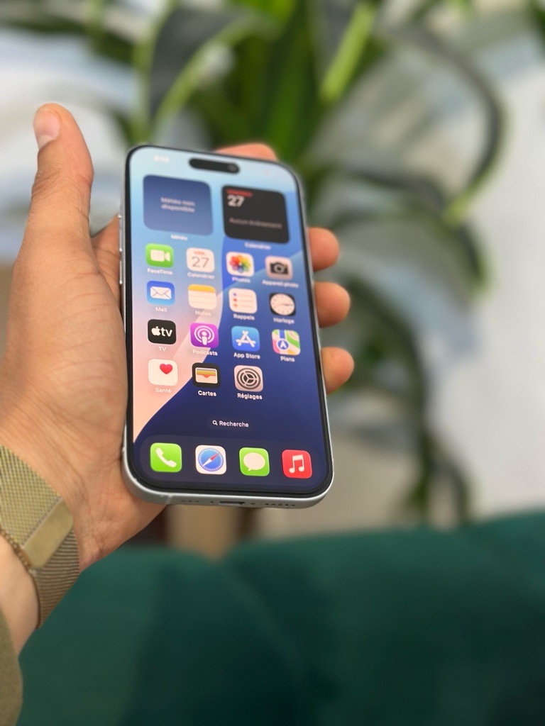 Iphone 15   90%    128GB 