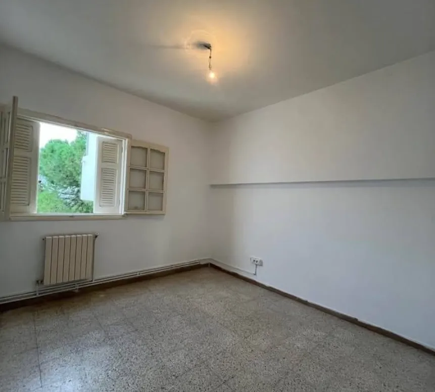 Location S3 vide à El Manar 2