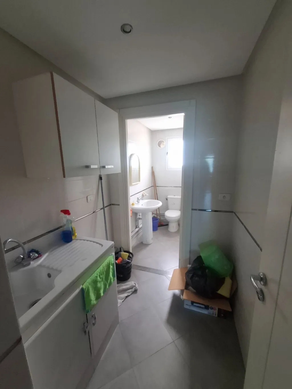 Bureau meublé 5 pièces 200 m² au 1er étage à la Zone Industrielle Mghira
