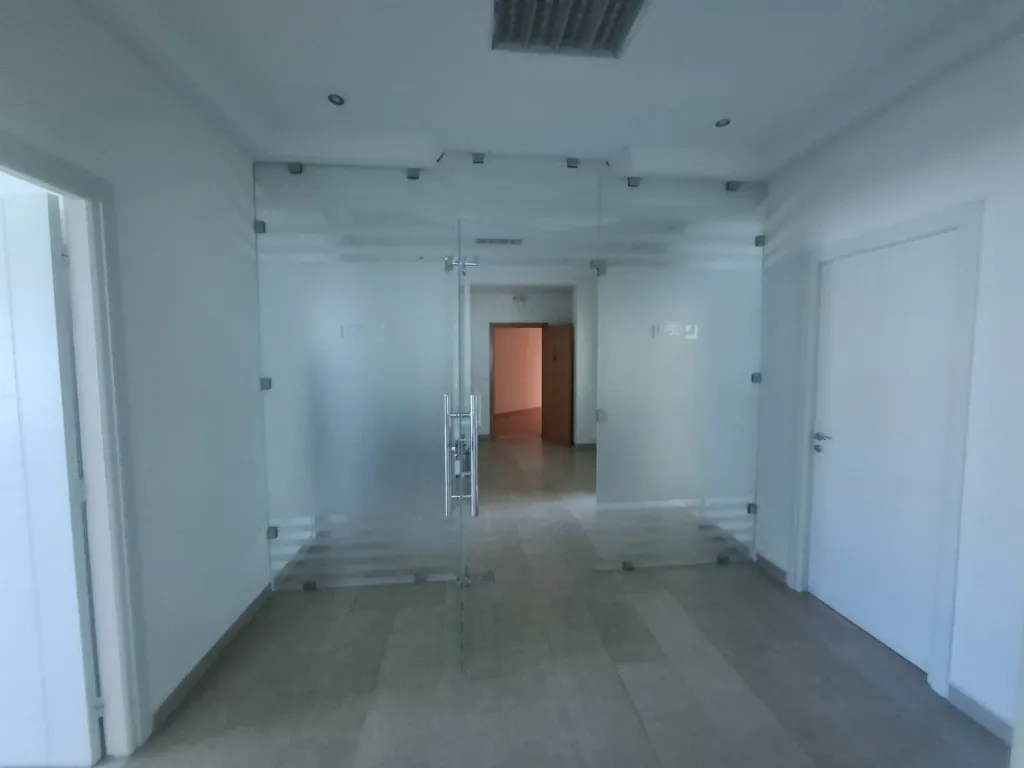 Bureau meublé 5 pièces 200 m² au 1er étage à la Zone Industrielle Mghira