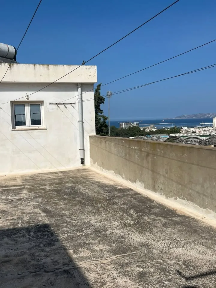 2 étages de villa inachevés à vendre-Bizerte
