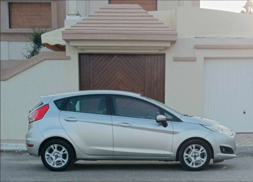 âđ ford fiesta titanium