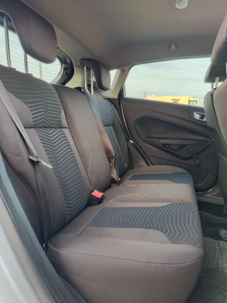 âđ ford fiesta titanium