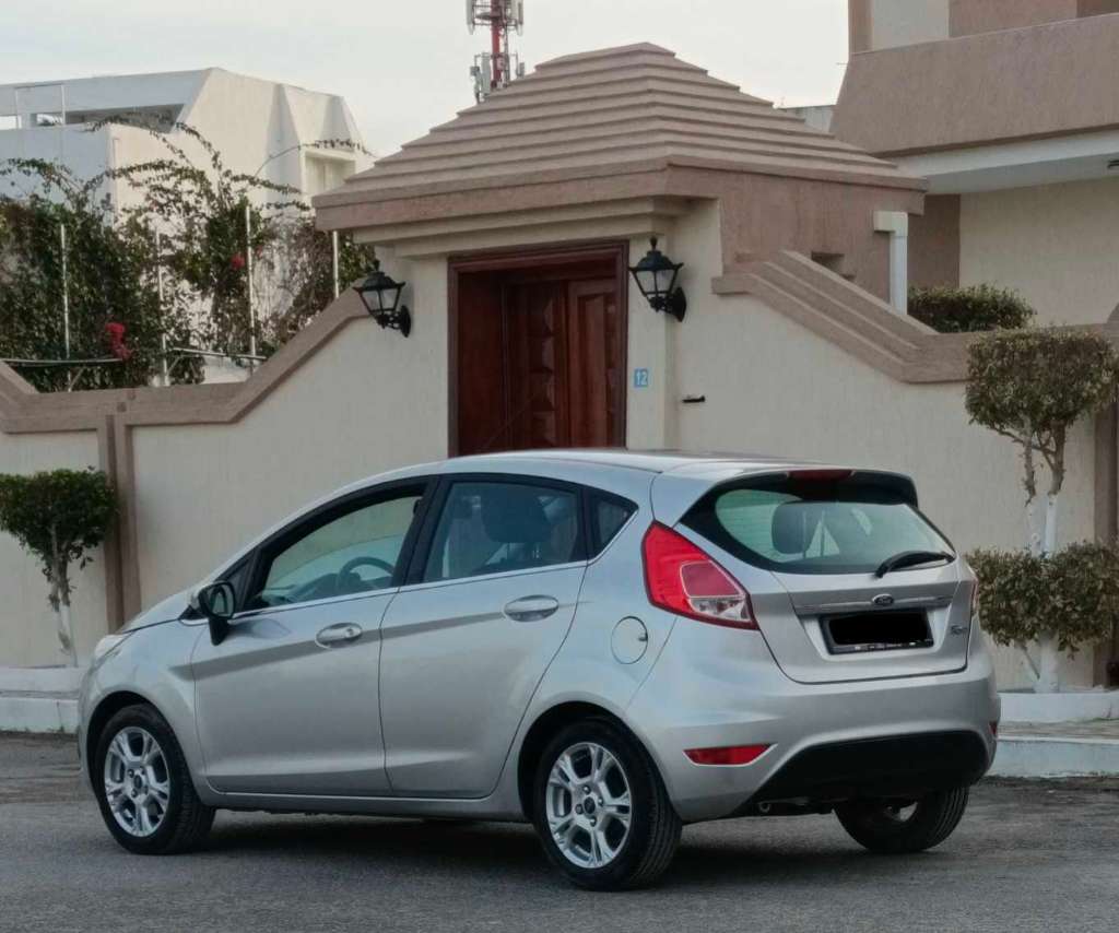 âđ ford fiesta titanium