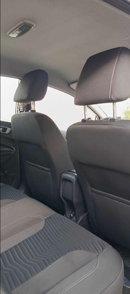 âđ ford fiesta titanium