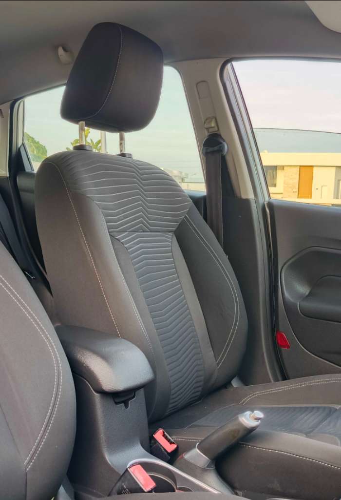 âđ ford fiesta titanium