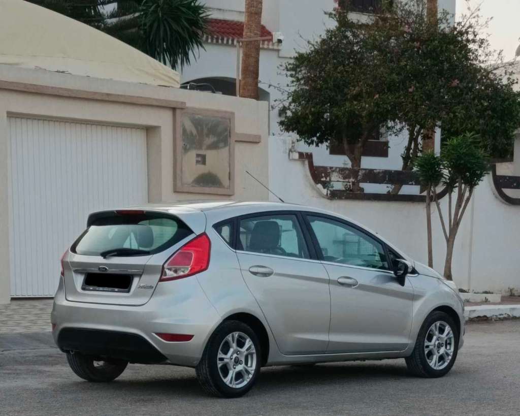 âđ ford fiesta titanium