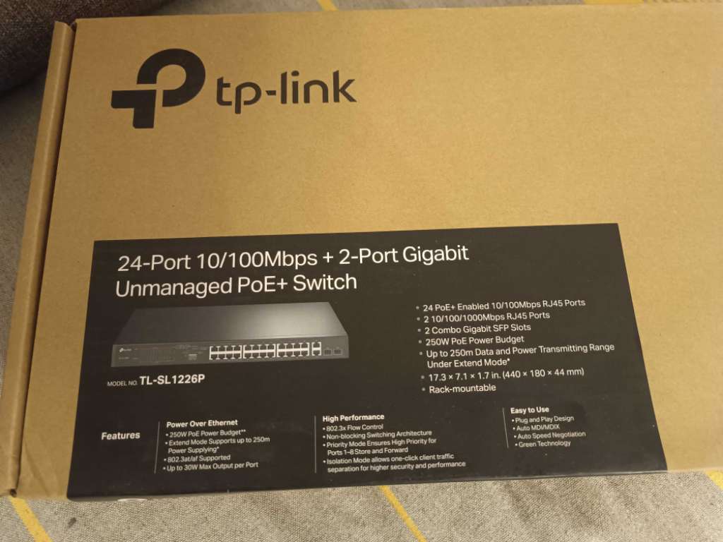 Switch TP-LINK TL-SL1226P 24 porte PoE 10/100 +2 portz gigabit+ 2 ports sfp