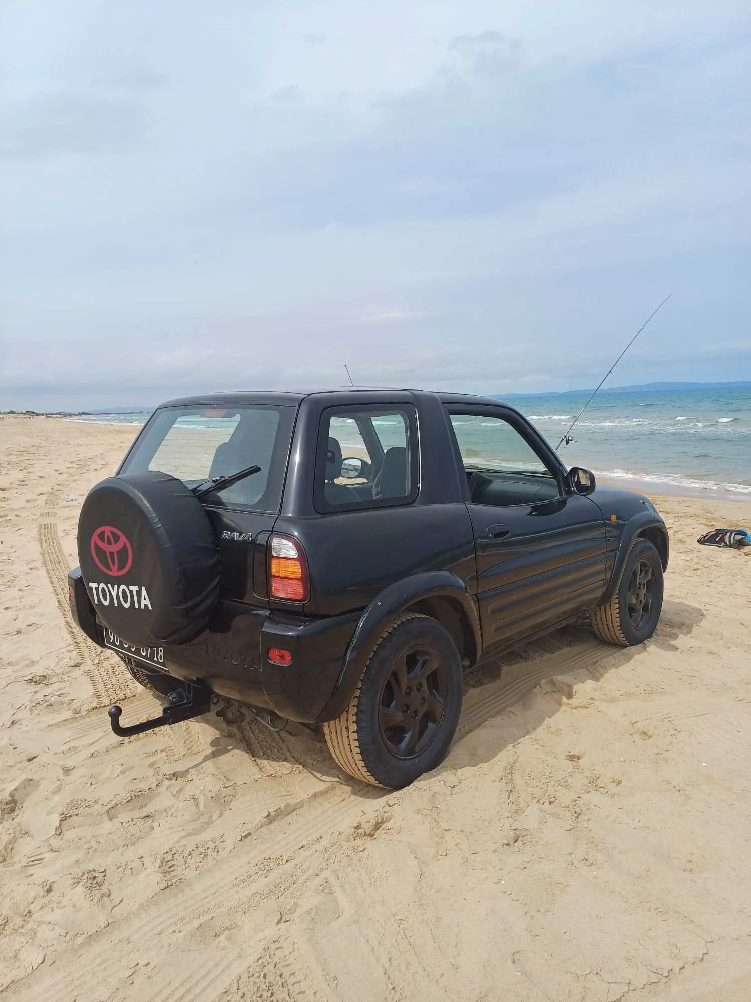 Toyota Rav4 année 99 essence 4x4 toutes options Tel: 50553500