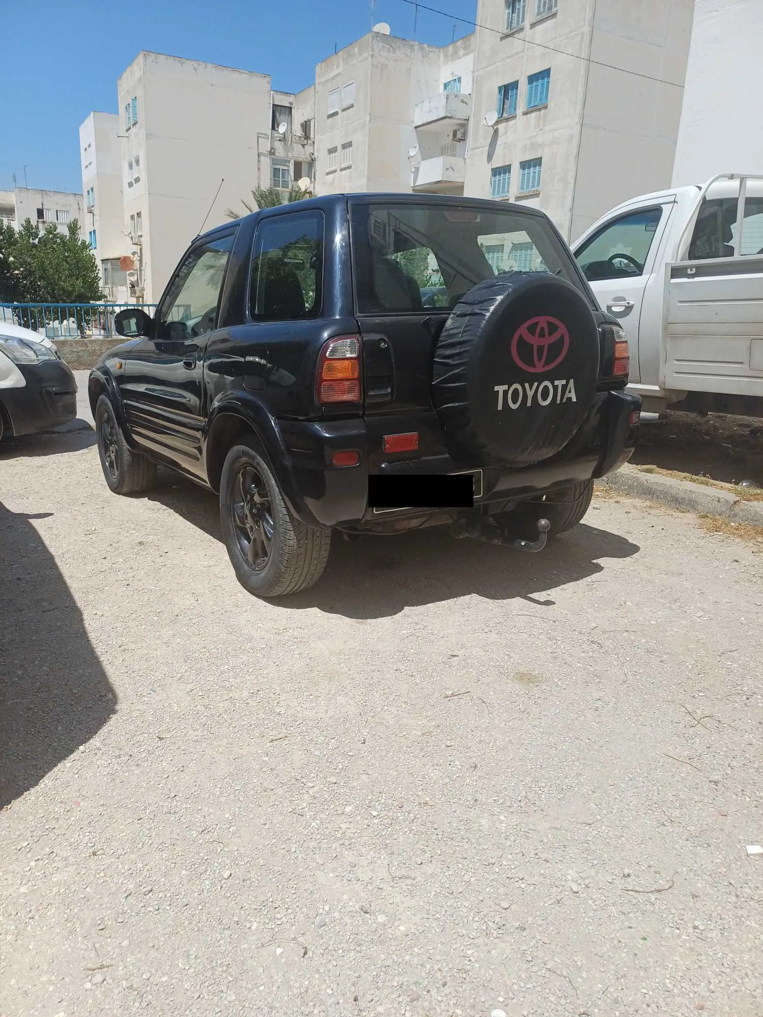 Toyota Rav4 année 99 essence 4x4 toutes options Tel: 50553500