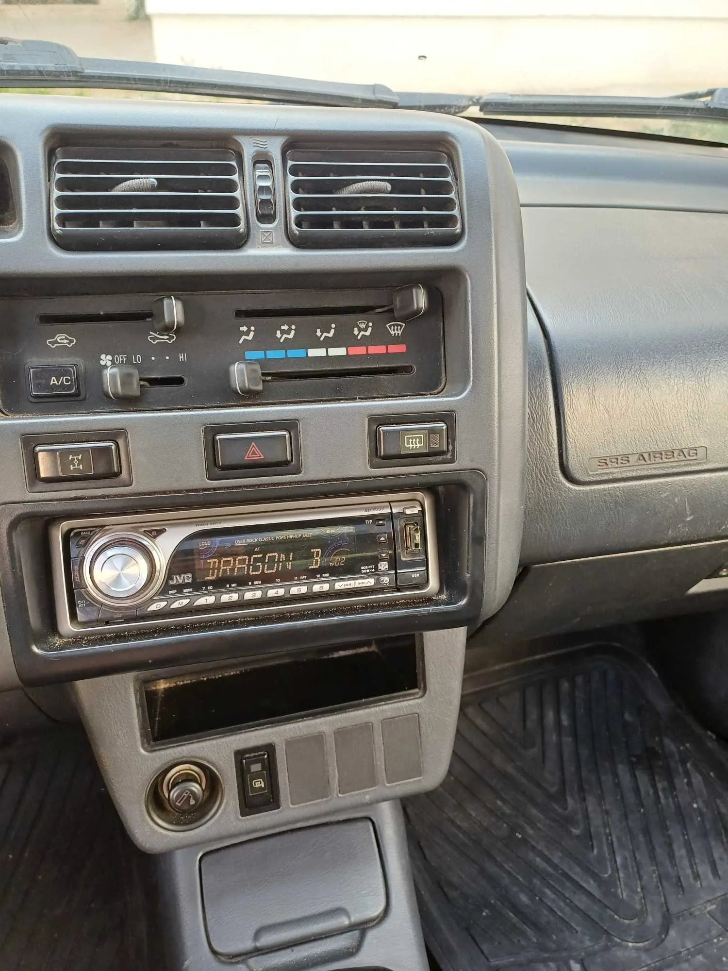 Toyota Rav4 année 99 essence 4x4 toutes options Tel: 50553500