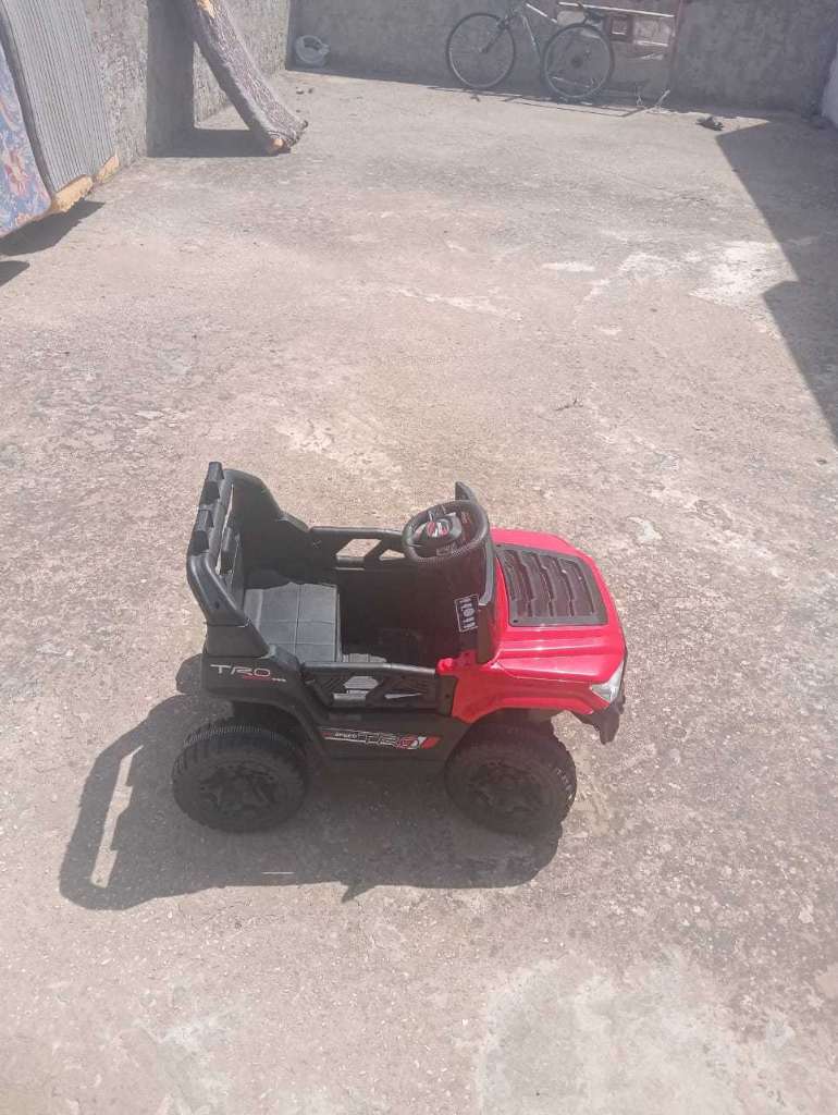 Voiture électrique pour enfants – Style Jeep 4x4 – Rouge & Noir