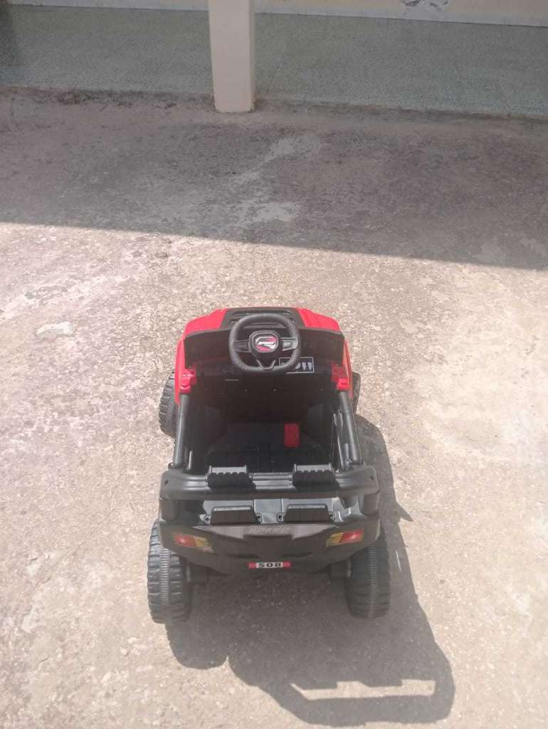 Voiture électrique pour enfants – Style Jeep 4x4 – Rouge & Noir