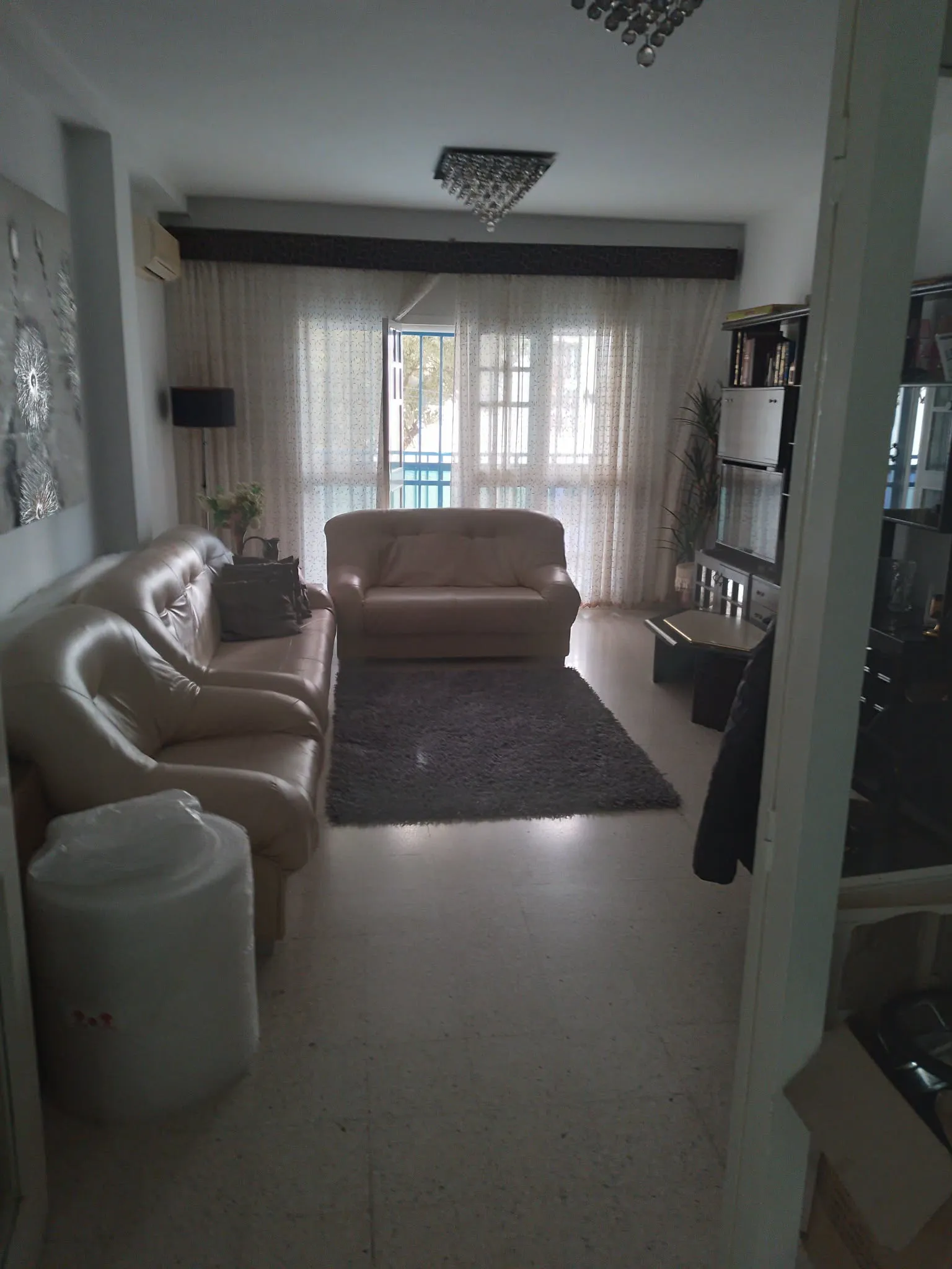 À vendre à Carthage Byrsa : appartement lumineux en rez-de-chaussée, occasion exceptionnelle.