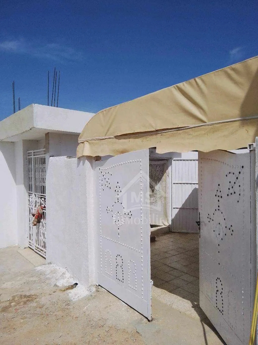 Maison S+2 à vendre à 180 MD à Hammamet Sud 51355351