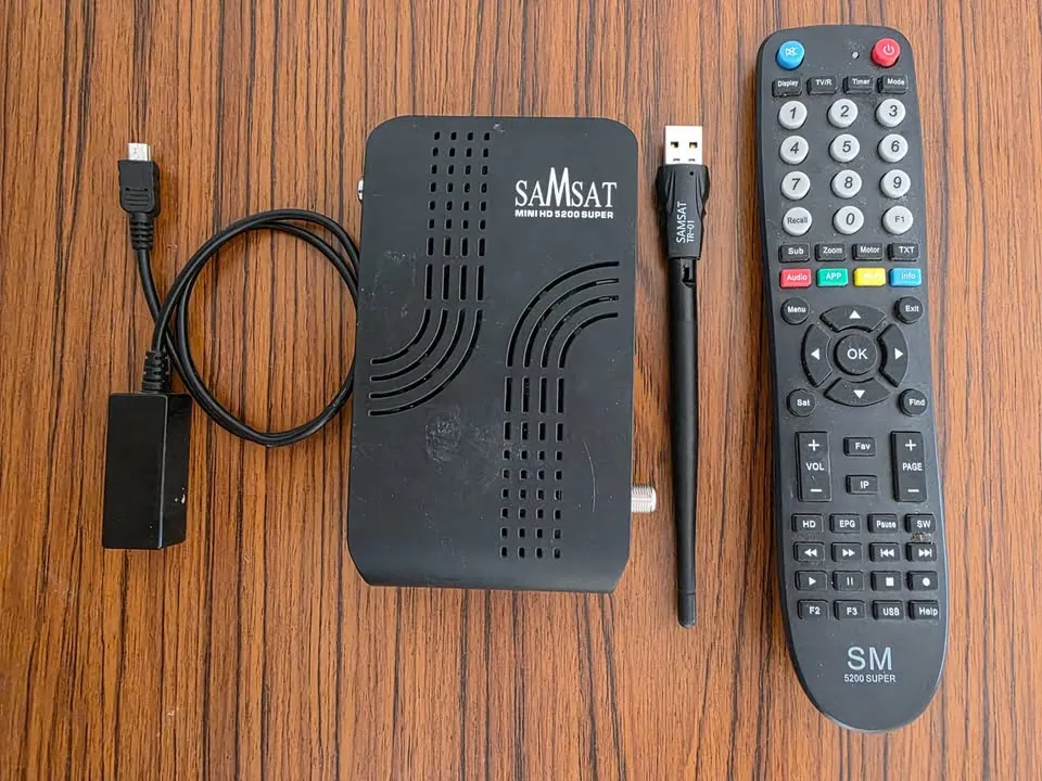 SamSat mini-HD 5200 super Panne Alimentation avec tous les accessoires d'orogine