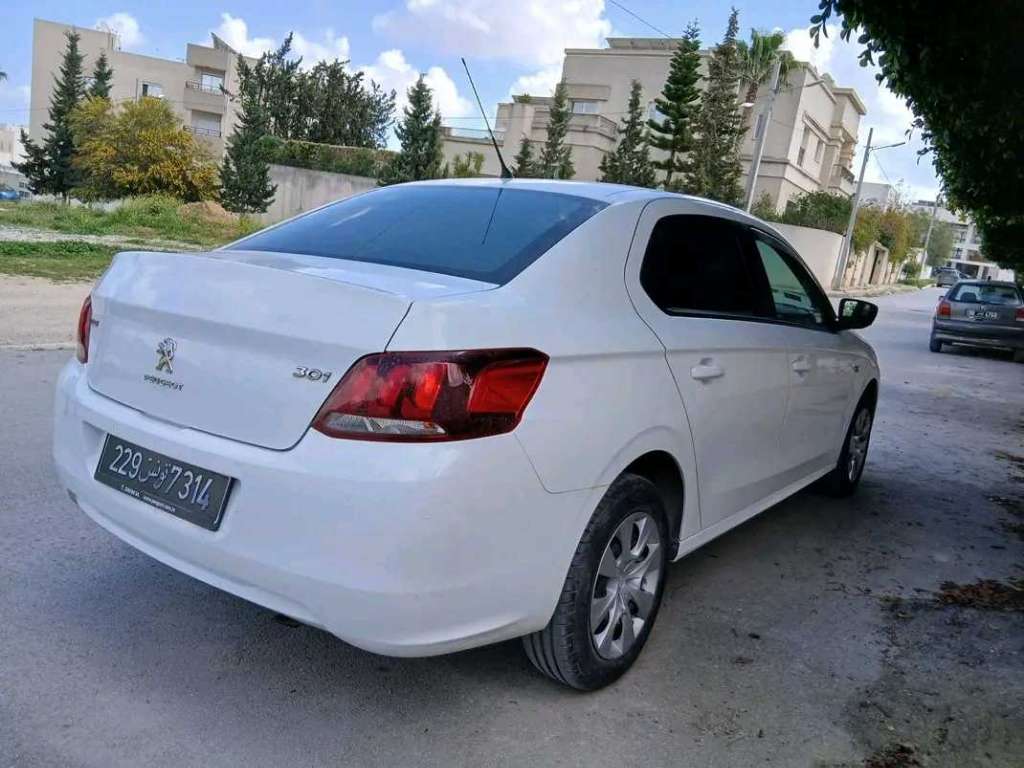PEUGEOT 301 PREMIÈRE MAIN EN EXCELLENT ÉTAT