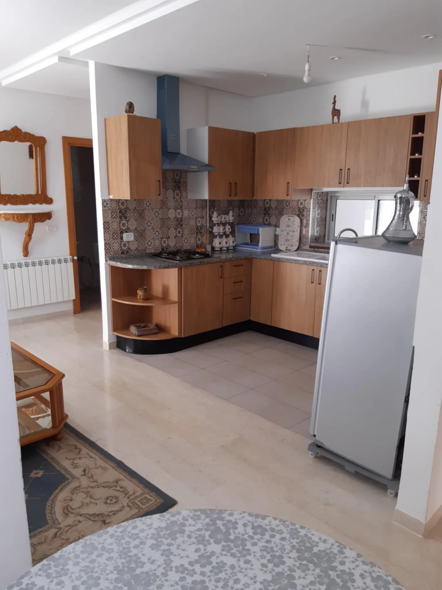 Appartement neuf Meublé étage villa Salon+ 2 chambres avec garage pour voiture+WiFi 110dt la nuitée