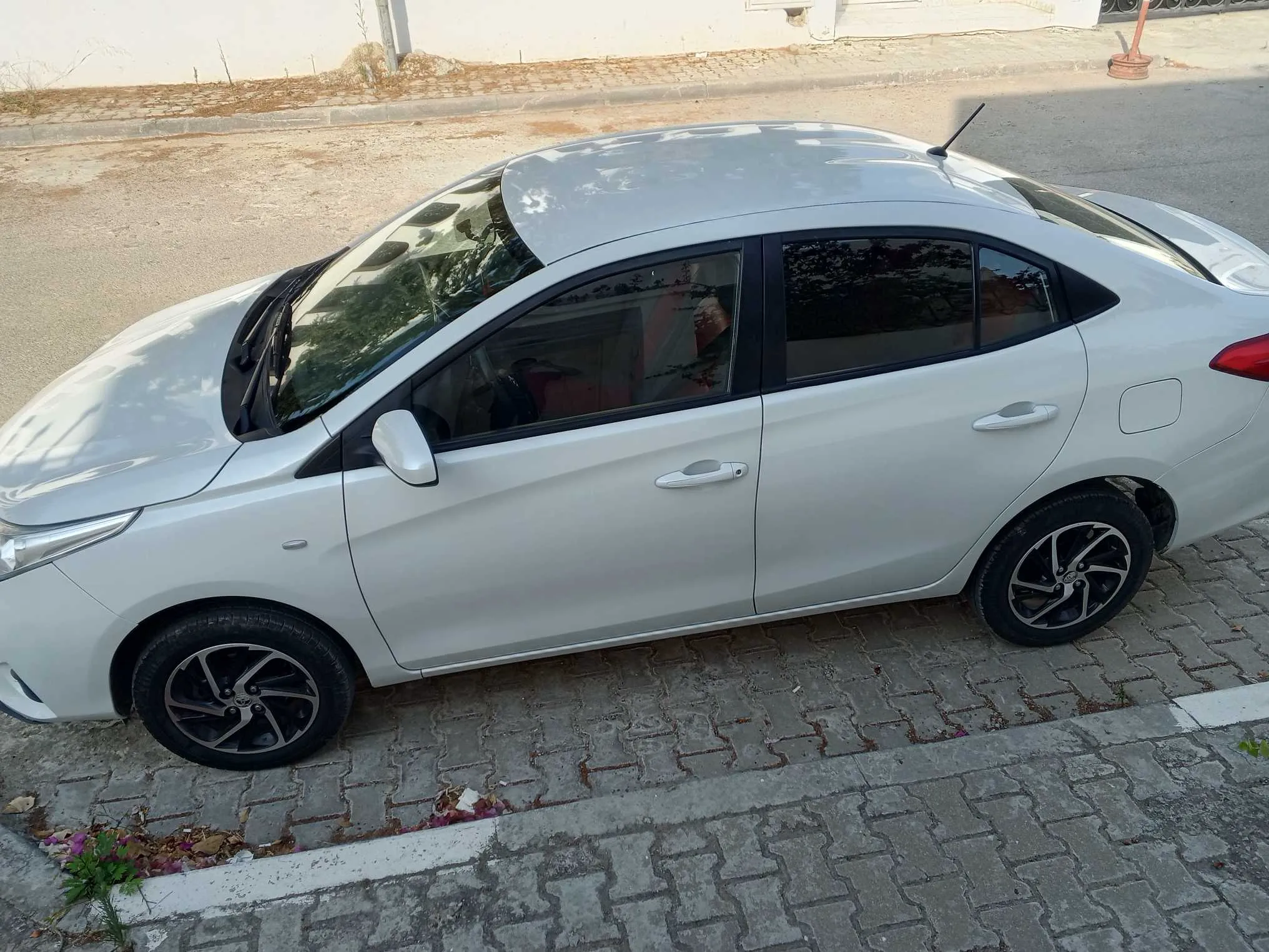 Toyota yaris sedan E