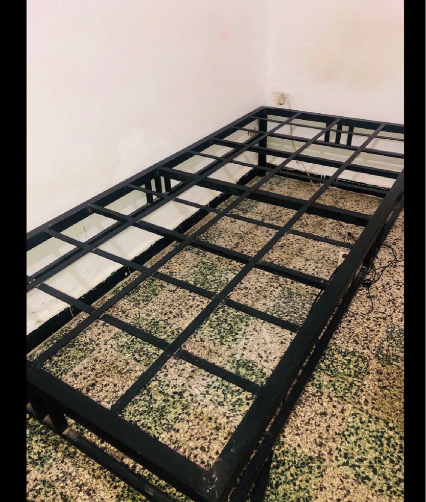 Lit en métal à vendre