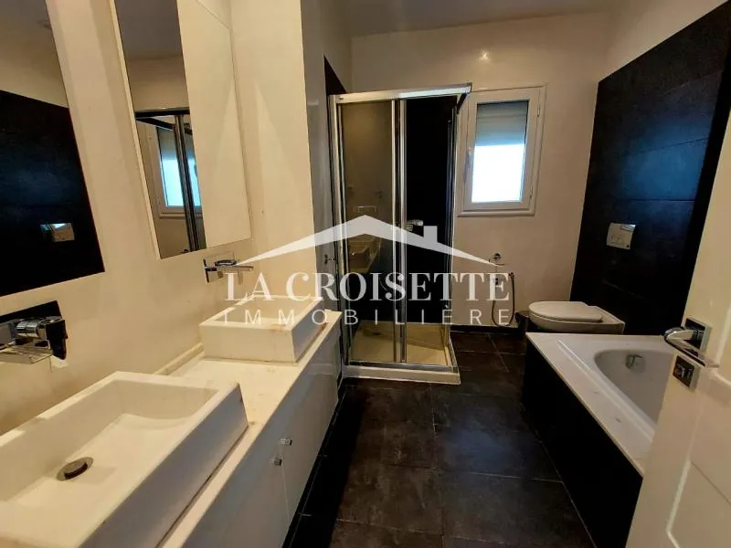 triplex meublé indépendant S+4 avec piscine à Gammarth ZTRL0106