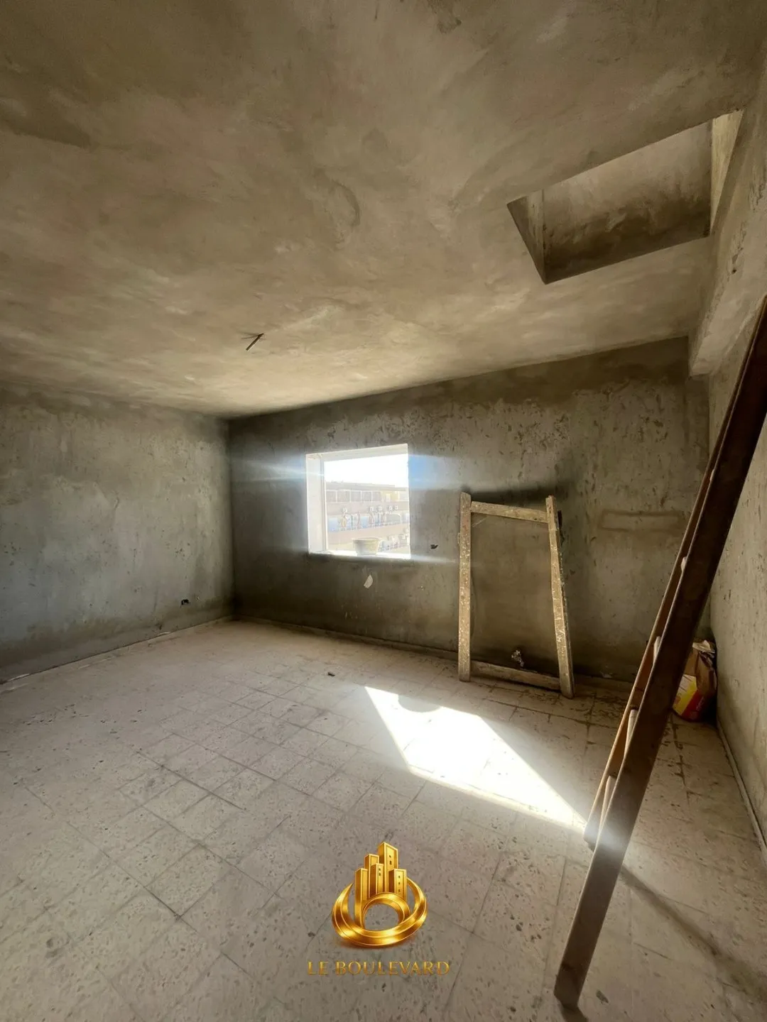 À Vendre Villa R+1 à Rénover à seulement 100 mètres de la plage à Maamoura, Nabeul