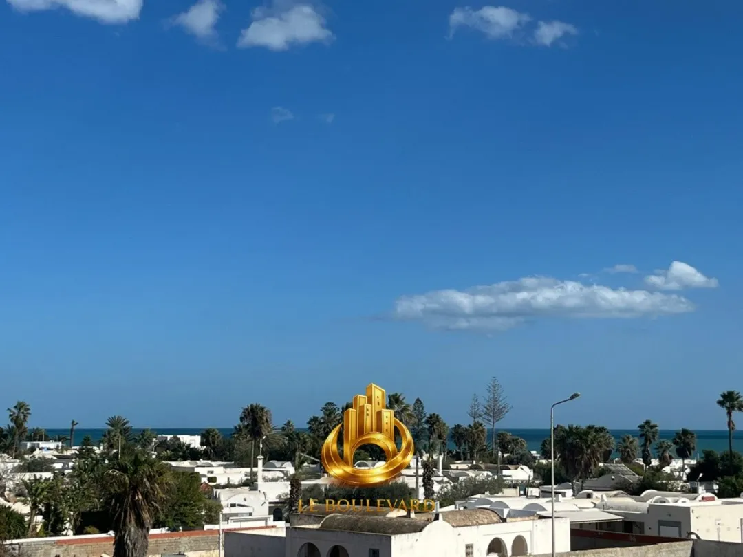 À Vendre Villa R+1 à Rénover à seulement 100 mètres de la plage à Maamoura, Nabeul
