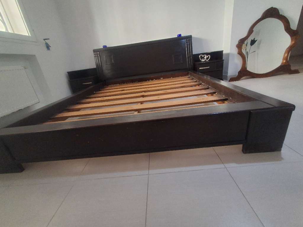Lit et miroir a vendre