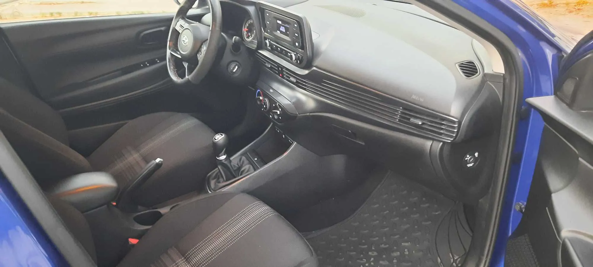 hyundai i20 etat origine 4cylindres 5cv essence 1.2L faible km Tl :28431642