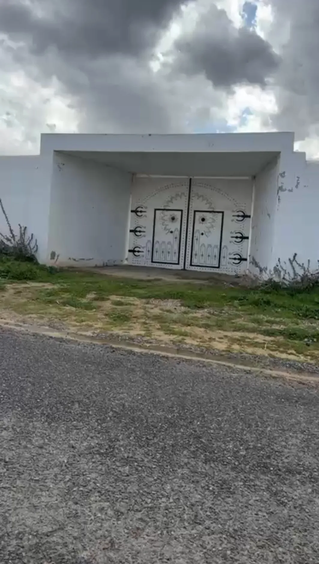 Forfait !PRIX ENTIÈREMENT NÉGOCIABLE TERRAIN ENTIÈREMENT CLÔTURÉ À HAMMAMET DE 8200M²