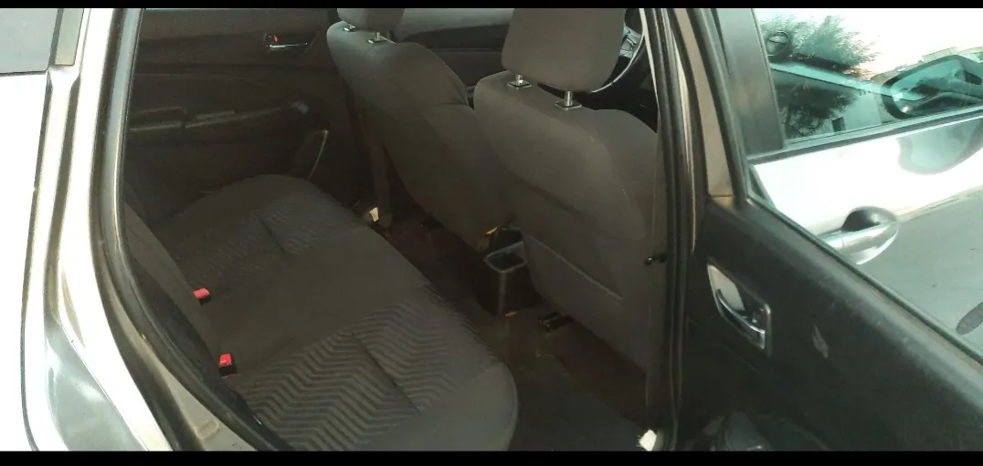 Suzuki swift 4cylindres essence 5cv 1.2L km :86000 Tl:28431642