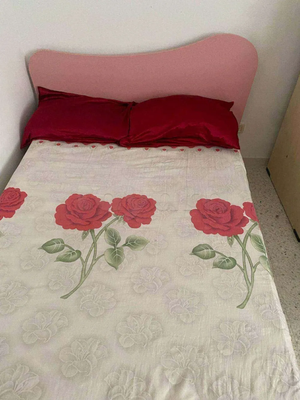 Chambre fille en bonne état+matelas gratuit