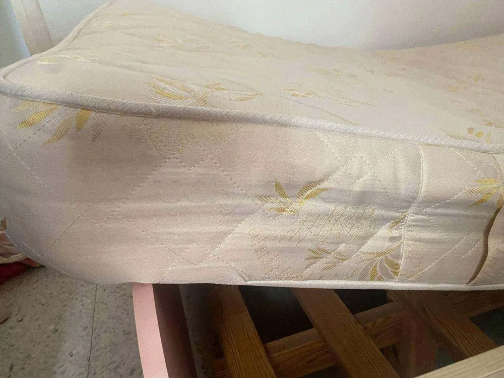 Chambre fille en bonne état+matelas gratuit