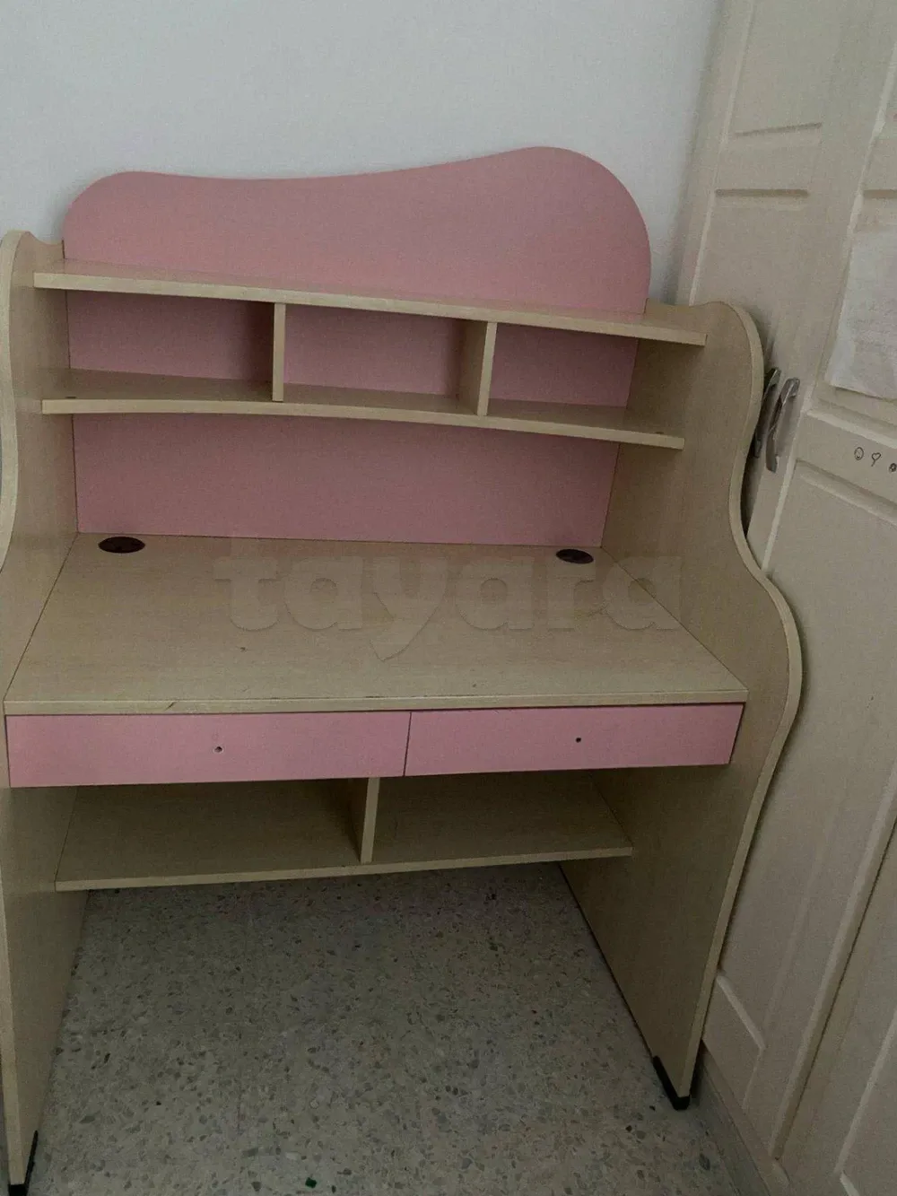 Chambre fille en bonne état+matelas gratuit