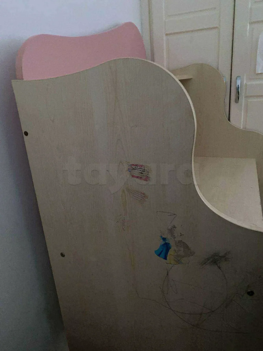 Chambre fille en bonne état+matelas gratuit