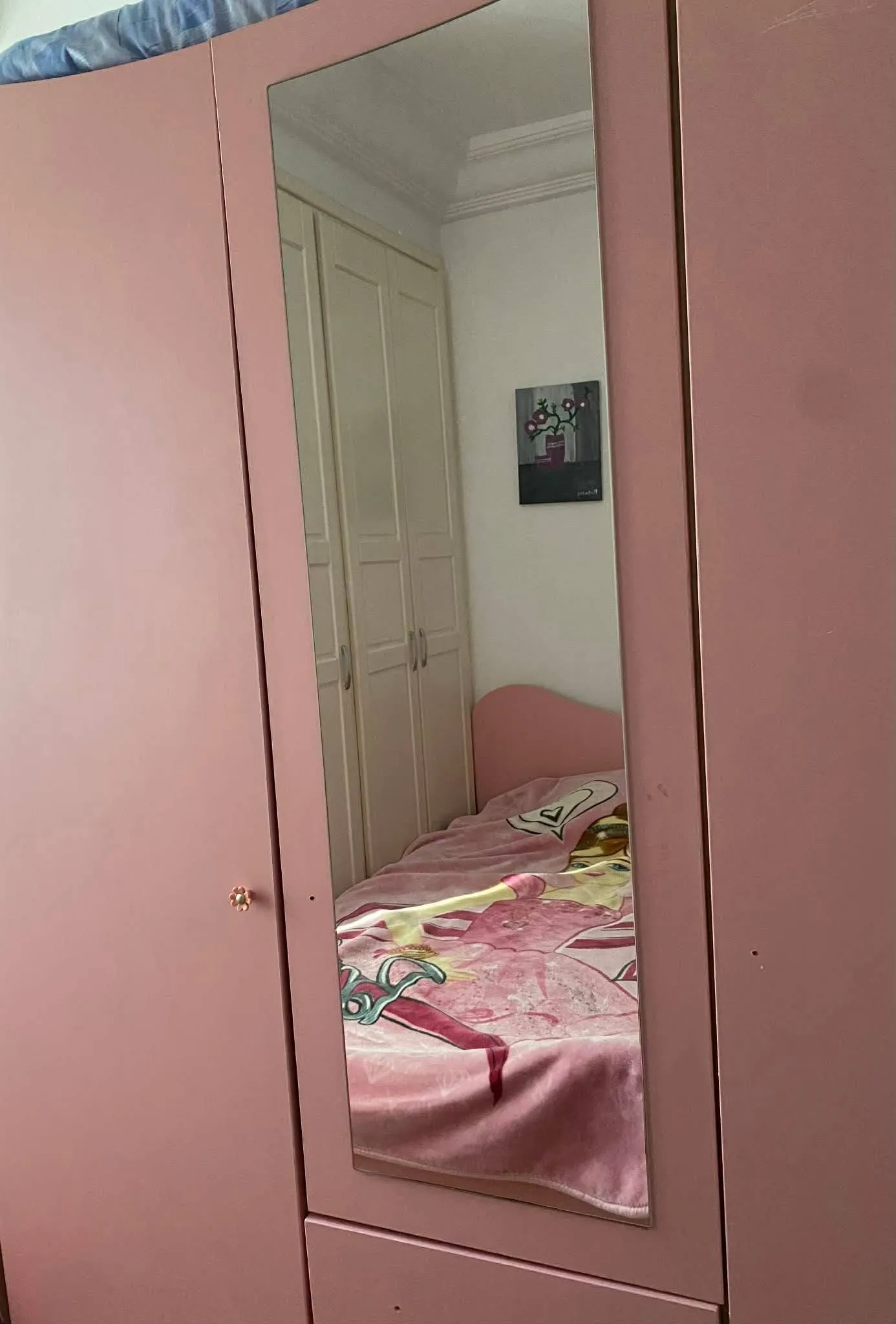 Chambre fille en bonne état+matelas gratuit