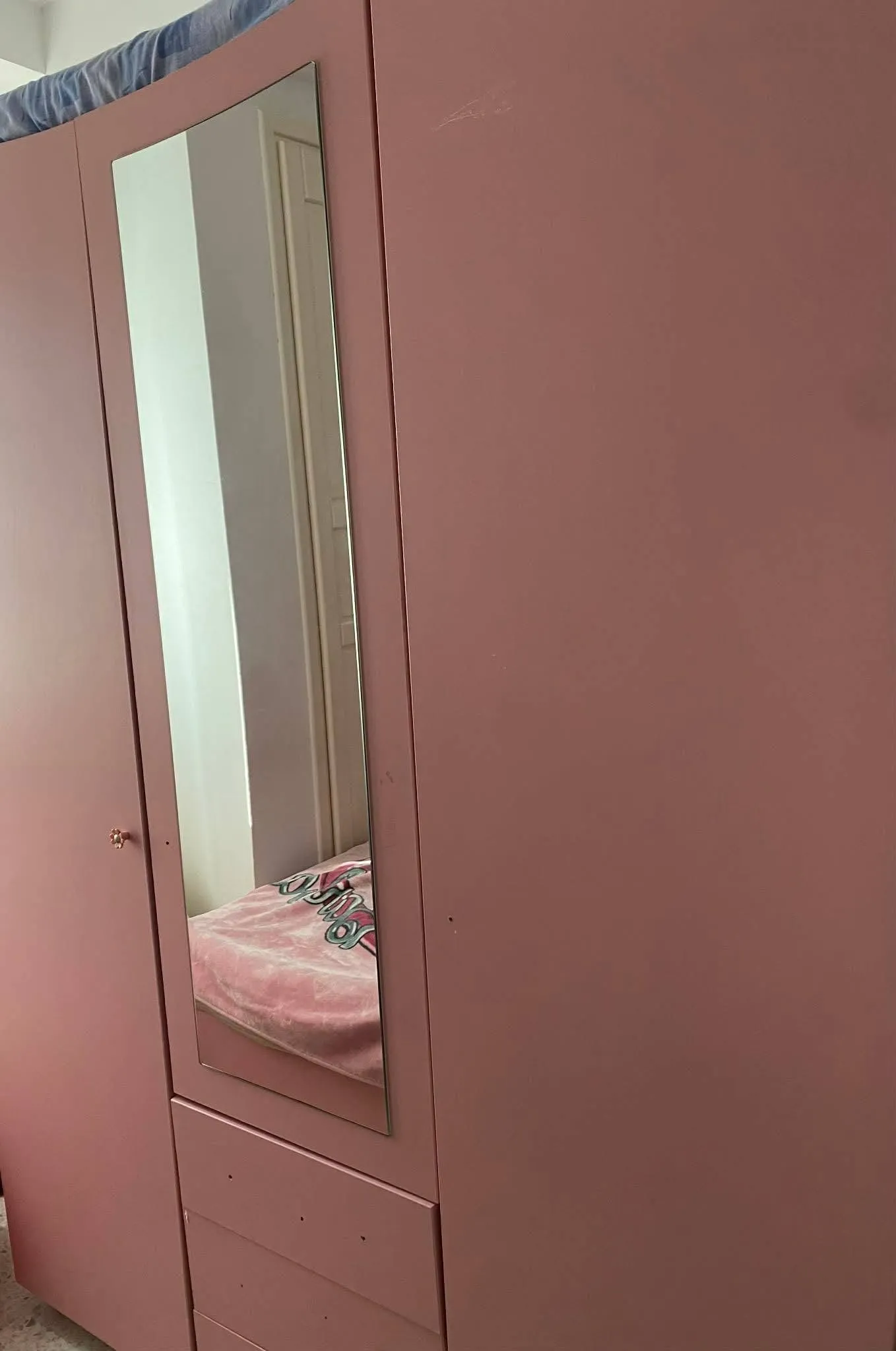 Chambre fille en bonne état+matelas gratuit