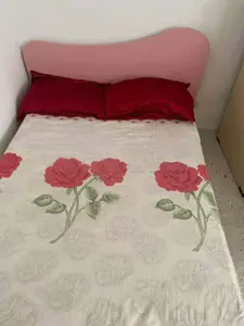 Chambre fille en bonne état+matelas gratuit