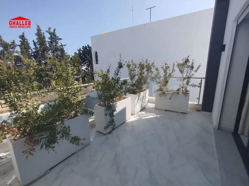فيلا فخمة مبنية بطريقة عصرية 