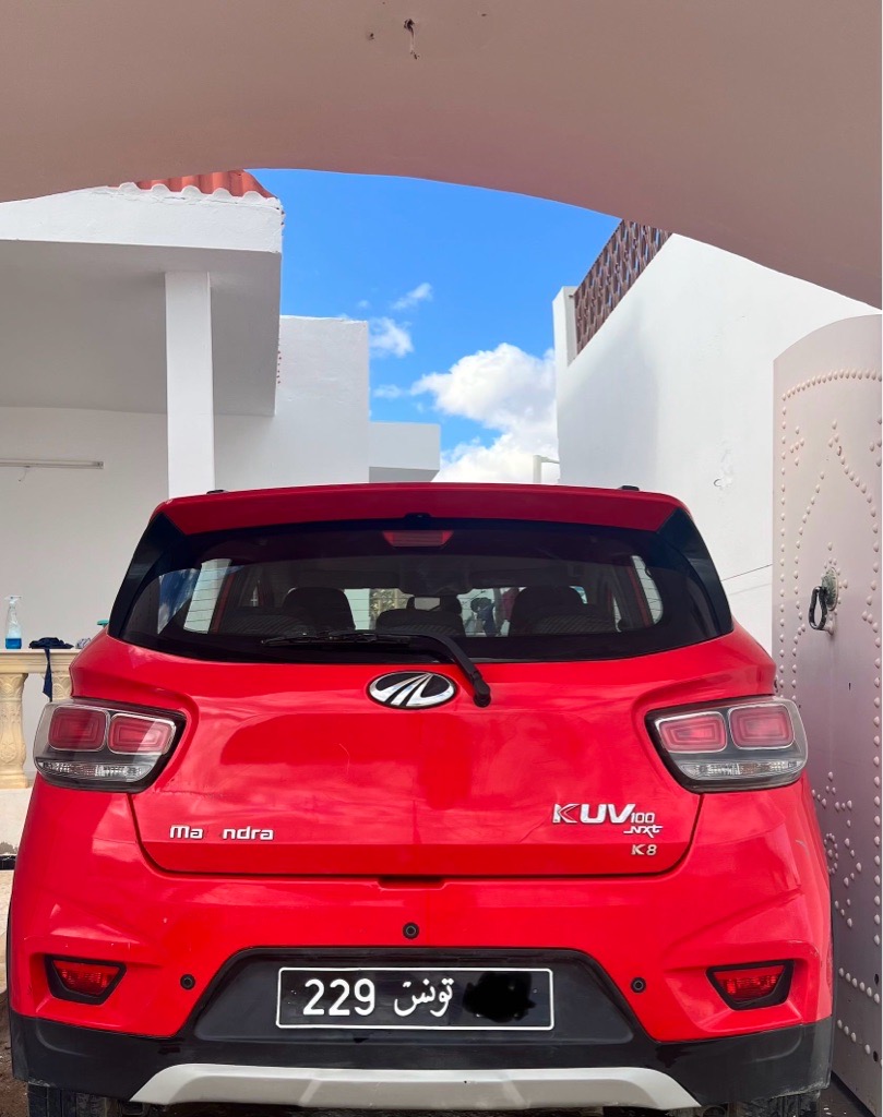 Mahindra kuv 100 k8