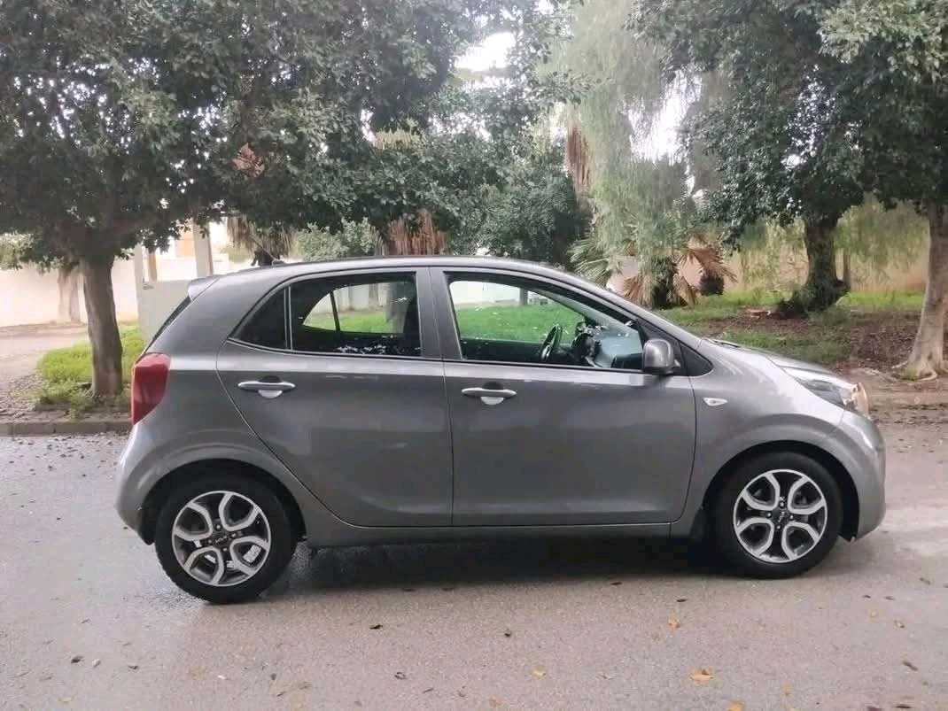 KIA PICANTO GT LINE PREMIÈRE MAIN TRÈS PROPRE