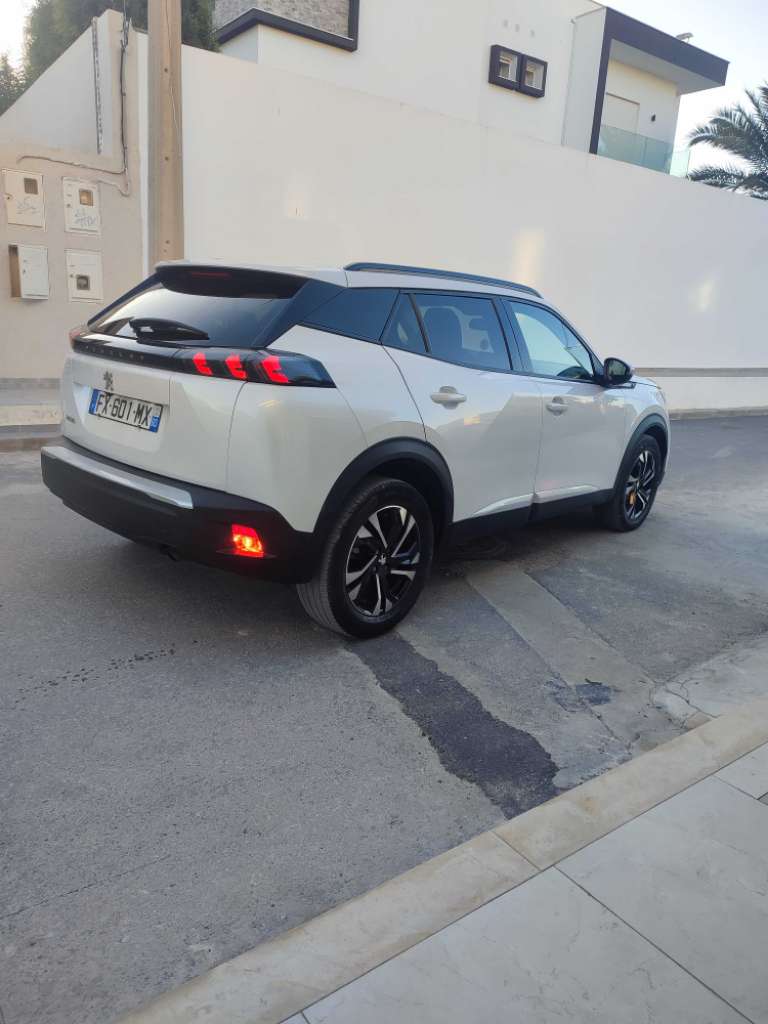 PEUGEOT 2008