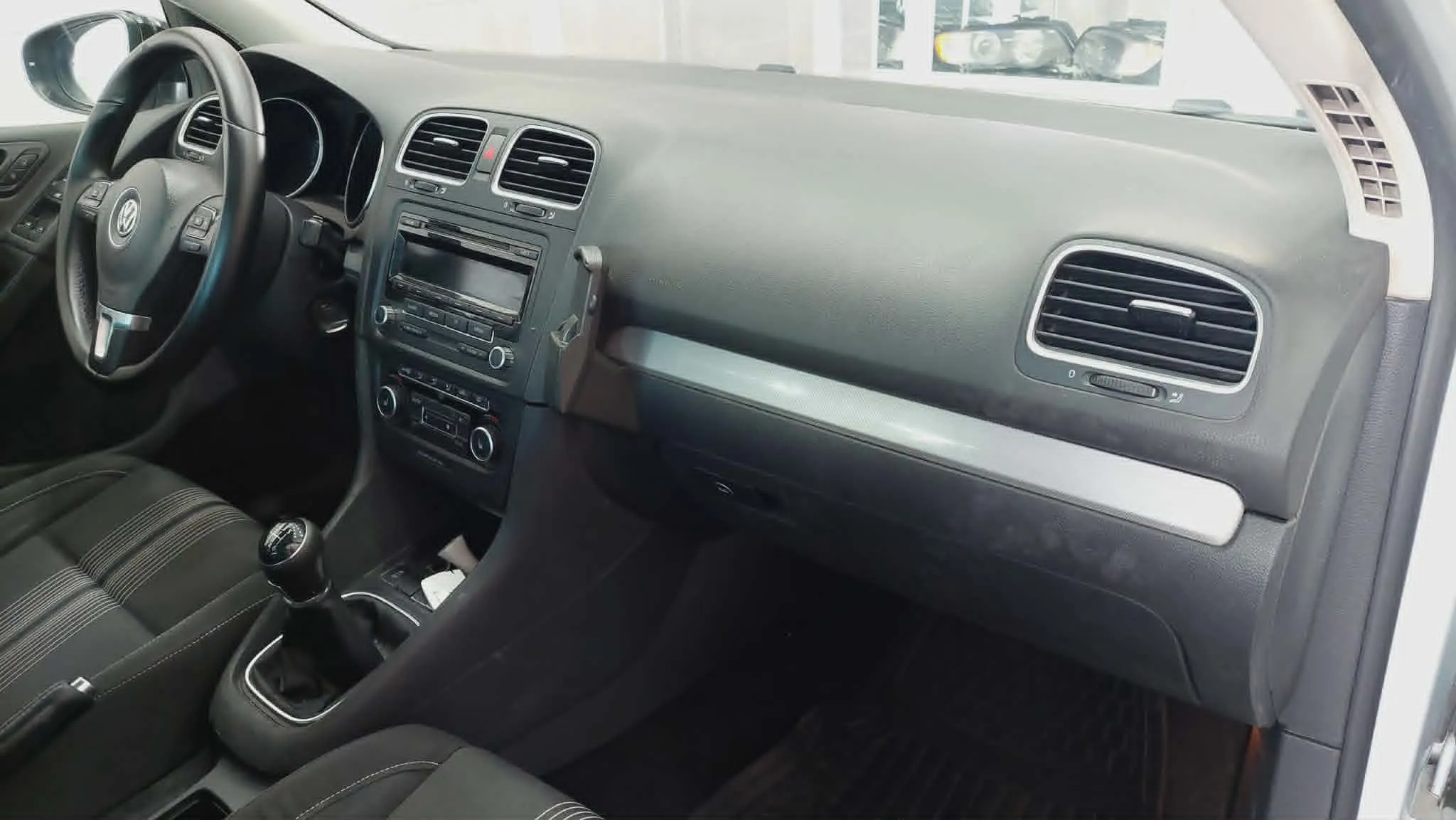 Volkswagen Golf 6 - 1.2 – Toit ouvrant – Très bien équipée - Tel98479647