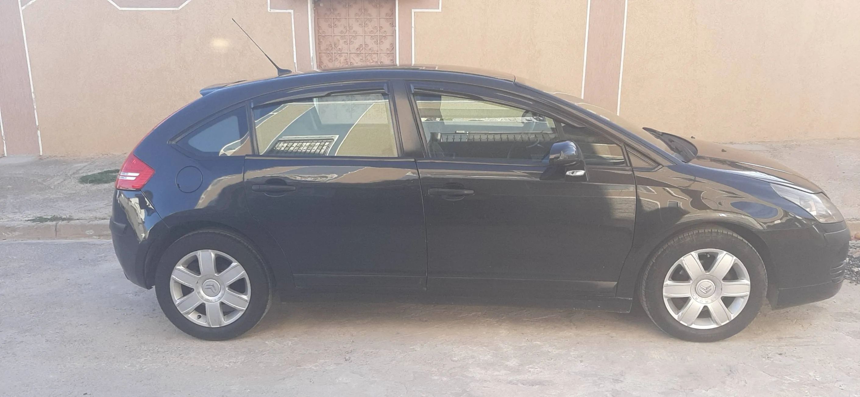 Citroën C4 essence année 2005 en bon état