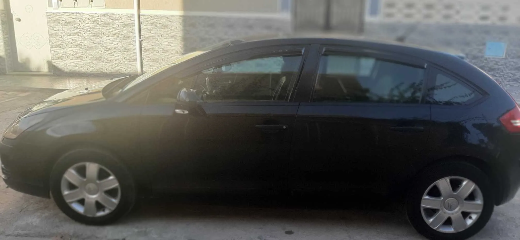 Citroën C4 essence année 2005 en bon état