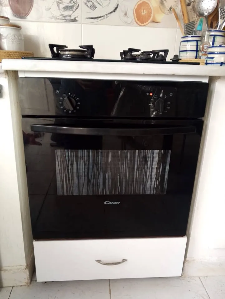 Four électrique CANDY improter en excellent état 400 dt tel 29 402 205