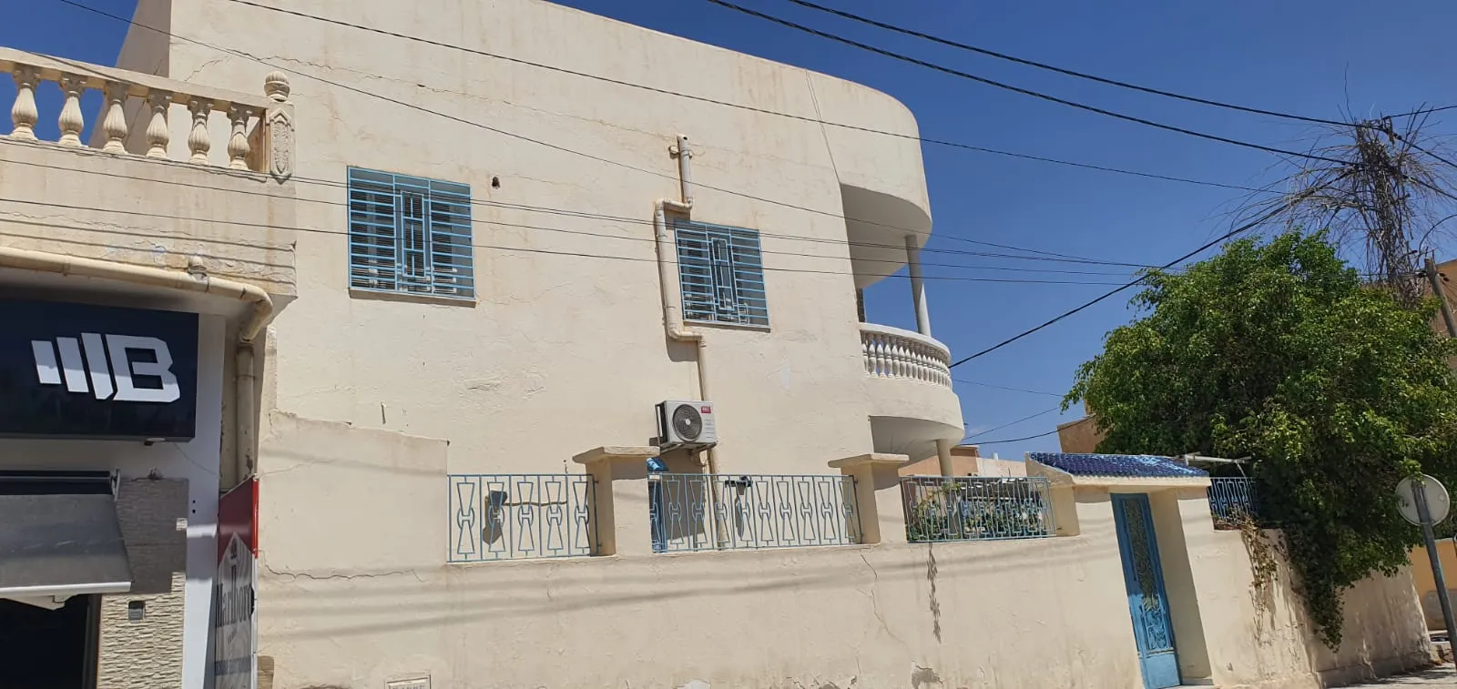 À Louer: Superbe étage de villa S+3 destinée pour usage bureautique ou habitation