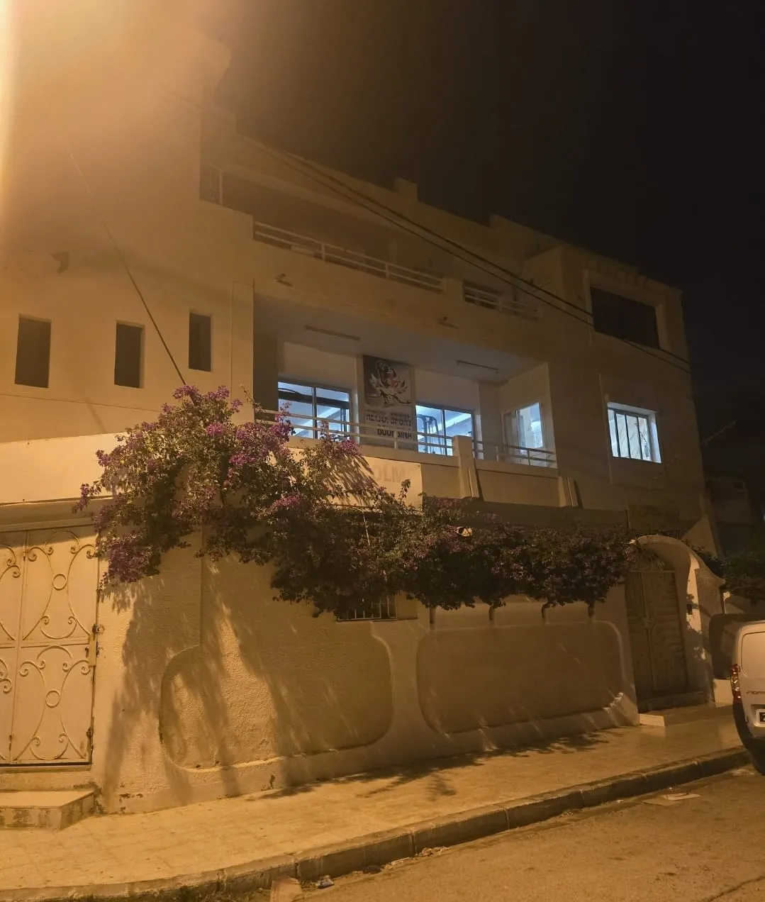 À vendre  un immeuble exceptionnel situé à Bohsina, construit sur un terrain de 500  m² avec deux façades.