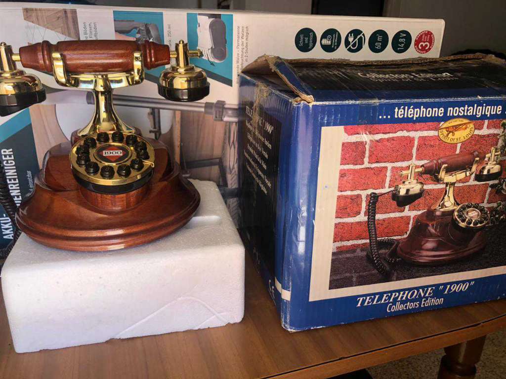 Téléphone antique en bois tt neuf